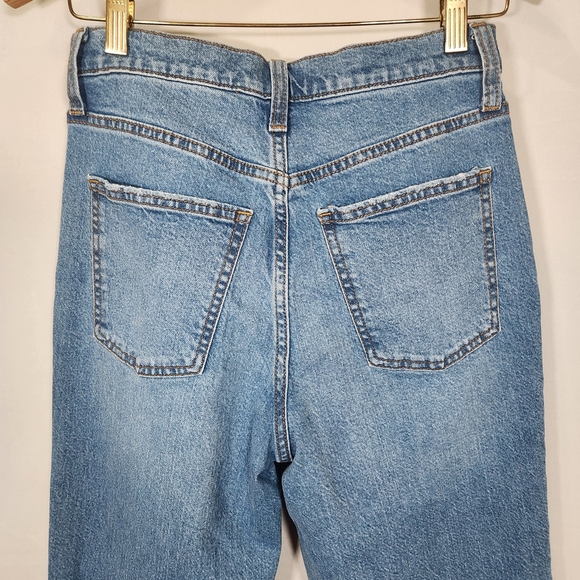 High Rise 90's Blue Jeans with Natural Fading Size 6 - Picture 9 of 10